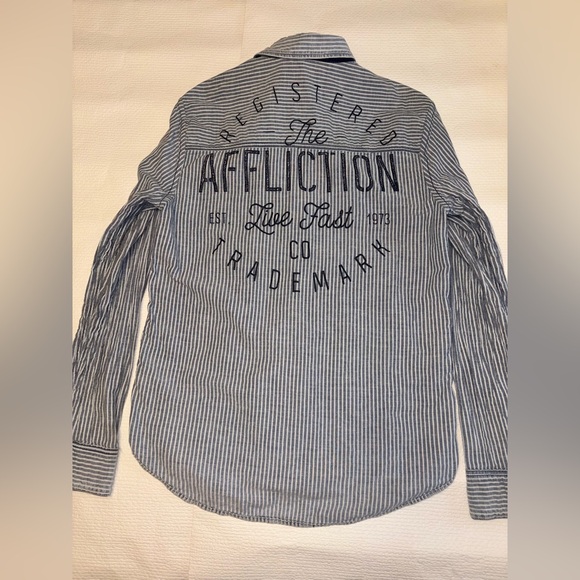 Affliction Reversible Dark Blue Denim Shirt with Graphic Back
Size Medium - Picture 5 of 12